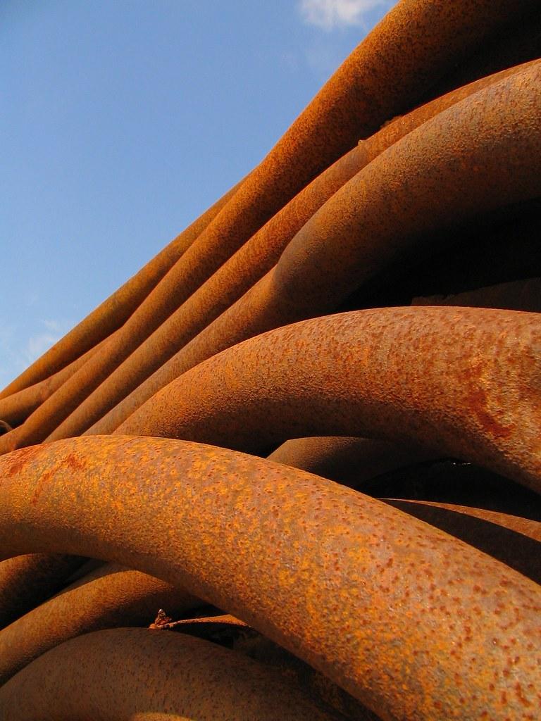 Understanding the Impact of Curated Online Personas