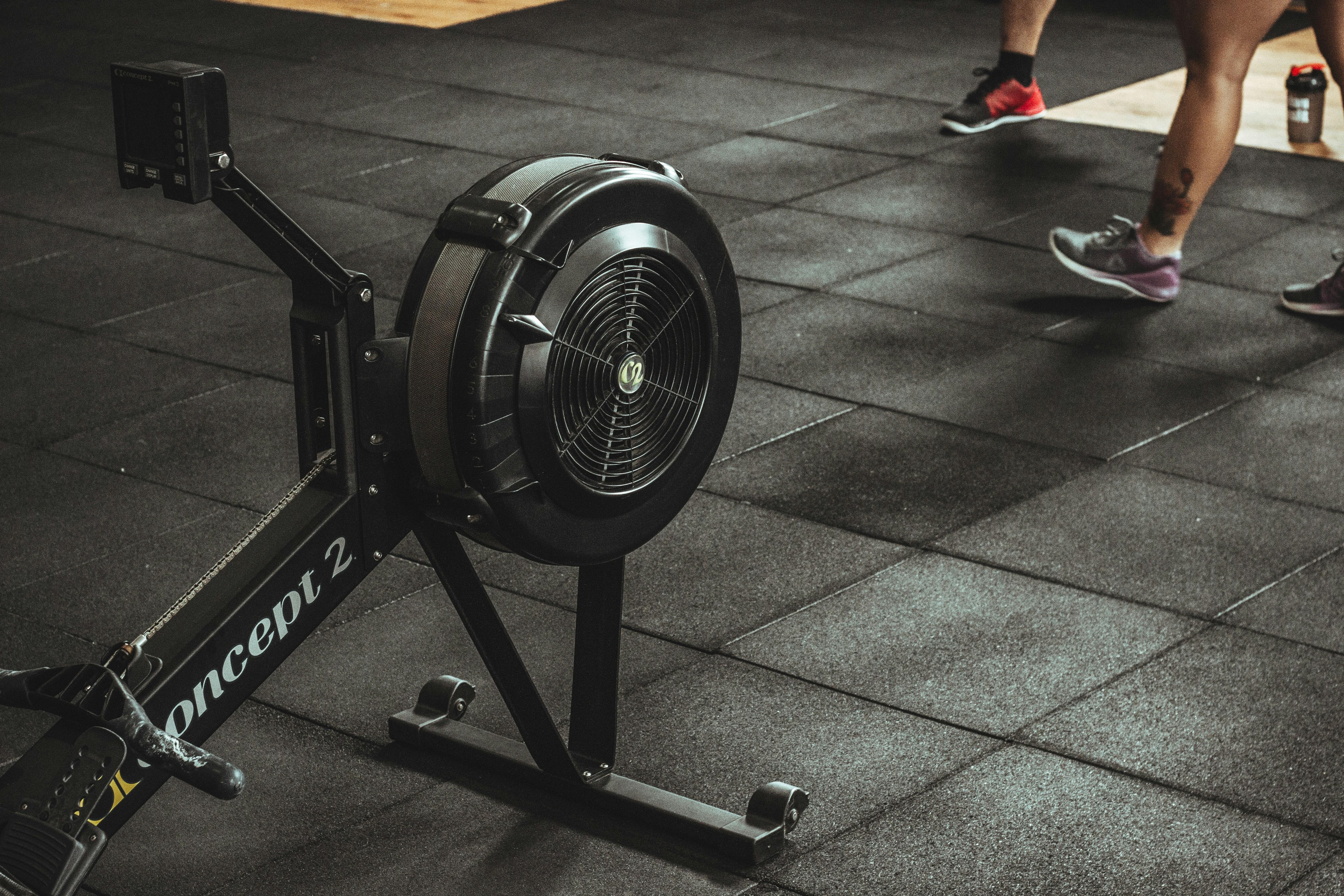 Navigating the Fitness Landscape: Machines vs. Free Weights