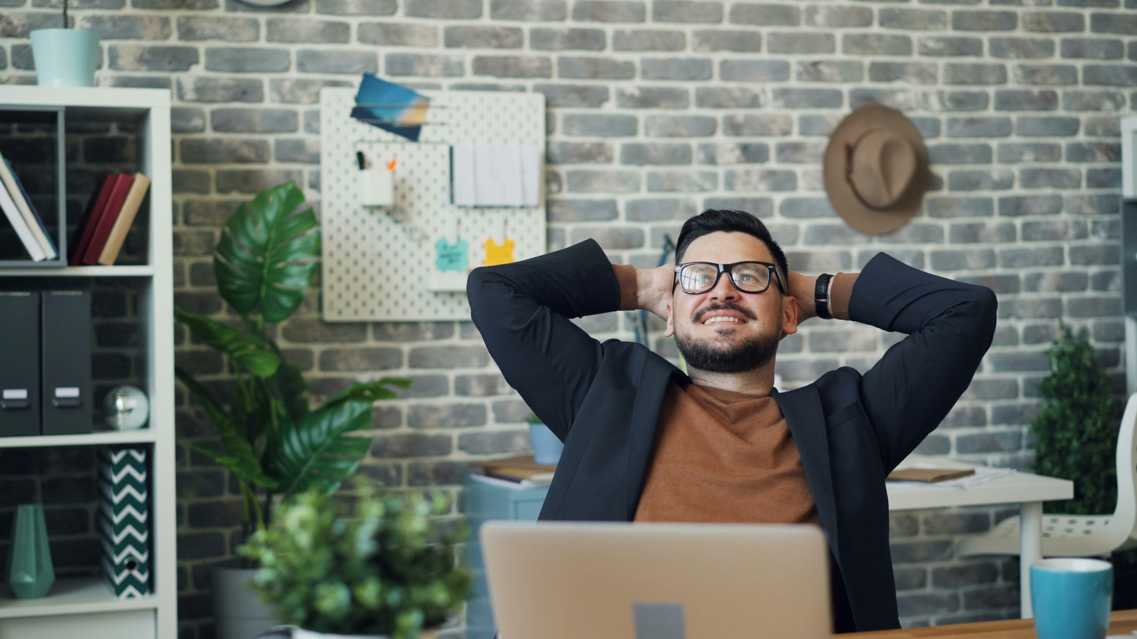 Practical Stretching Routines Tailored for Office Settings
